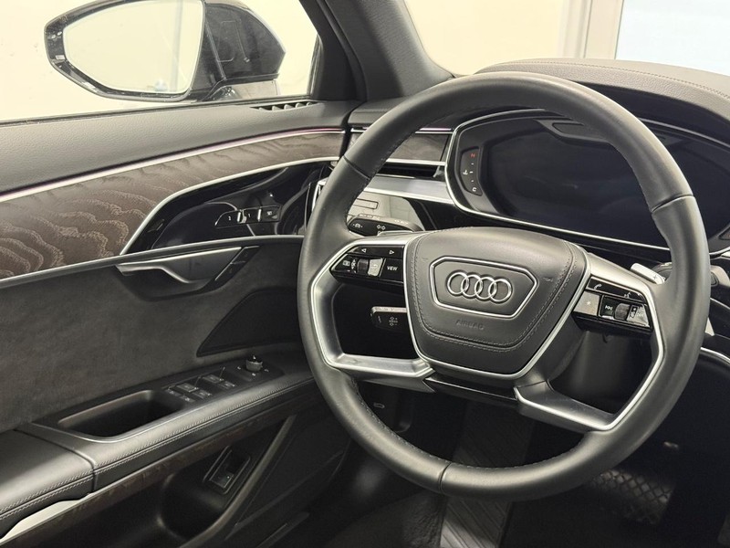 Audi A8 Vehicle Full-screen Gallery Image 12