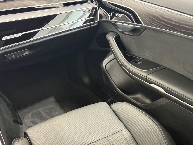 Audi A8 Vehicle Full-screen Gallery Image 13
