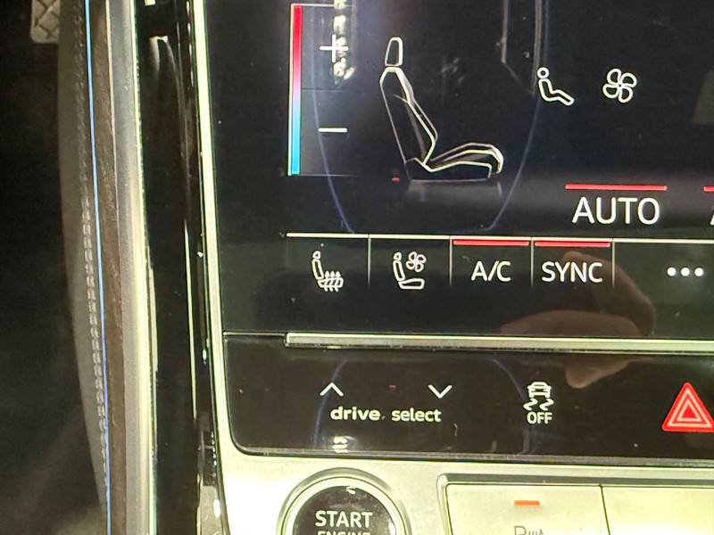 Audi A8 Vehicle Full-screen Gallery Image 19