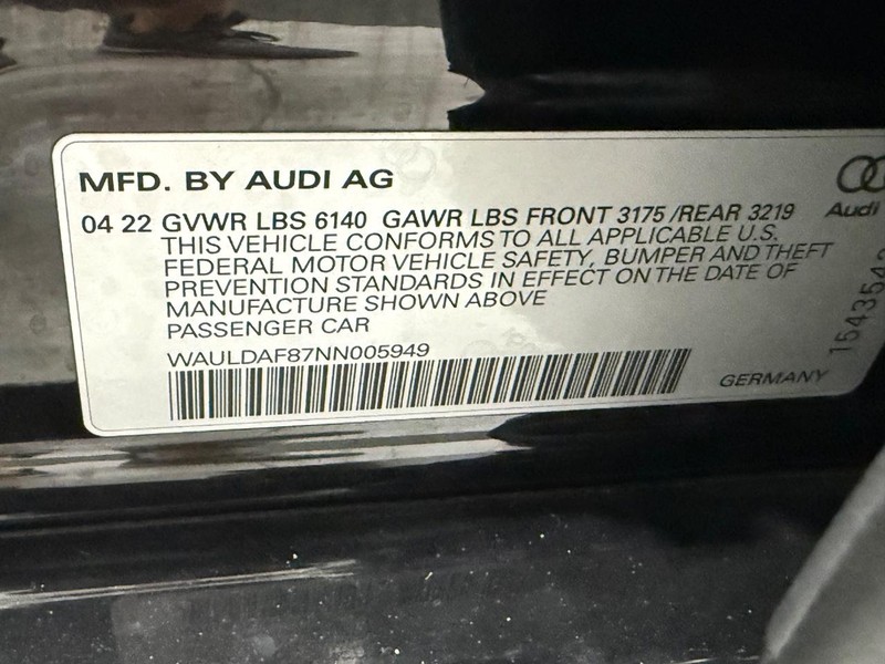 Audi A8 Vehicle Full-screen Gallery Image 22