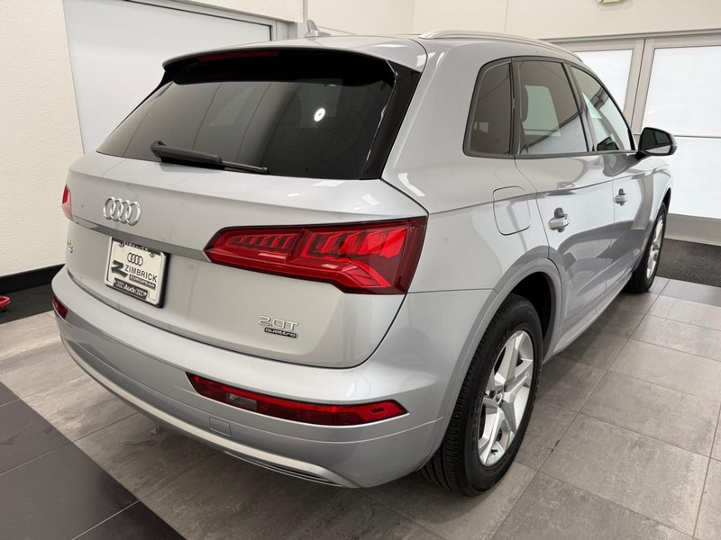 Audi Q5 Vehicle Image 2