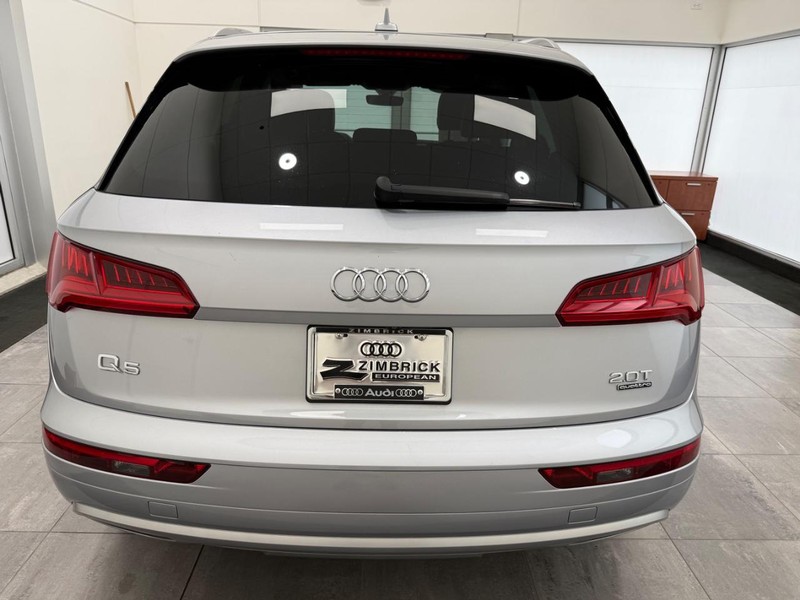 Audi Q5 Vehicle Image 3