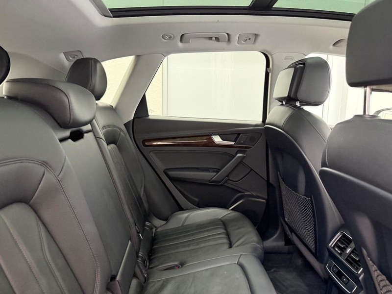 Audi Q5 Vehicle Image 8