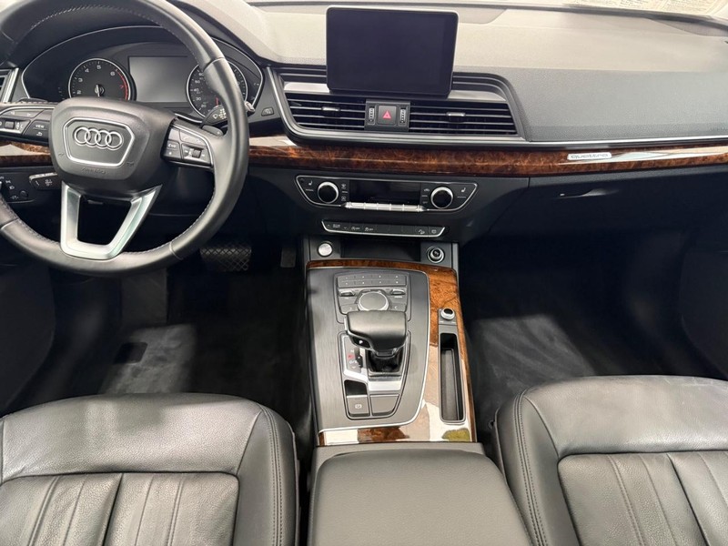Audi Q5 Vehicle Image 9