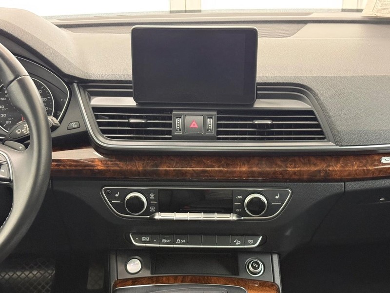 Audi Q5 Vehicle Image 10