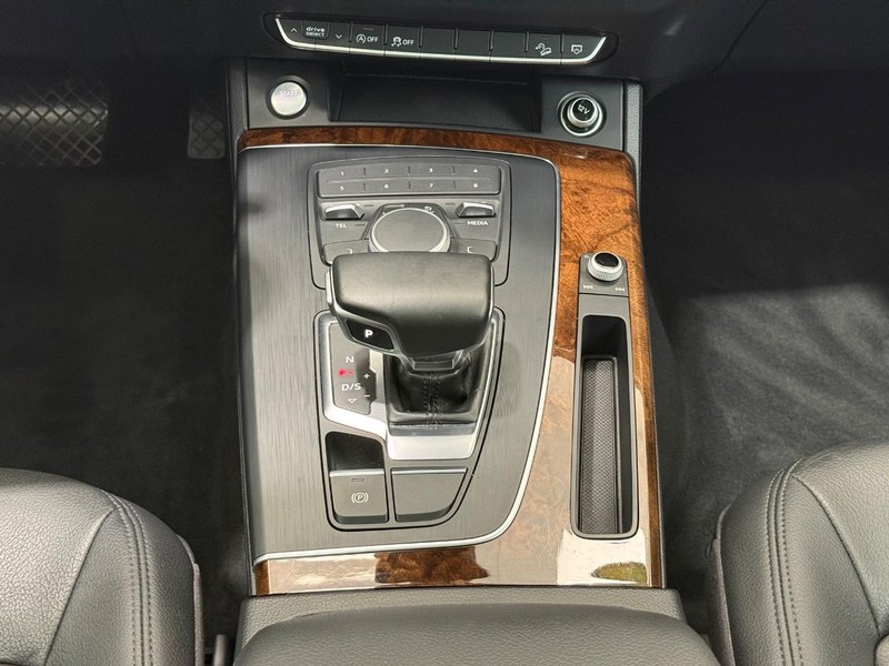 Audi Q5 Vehicle Image 11
