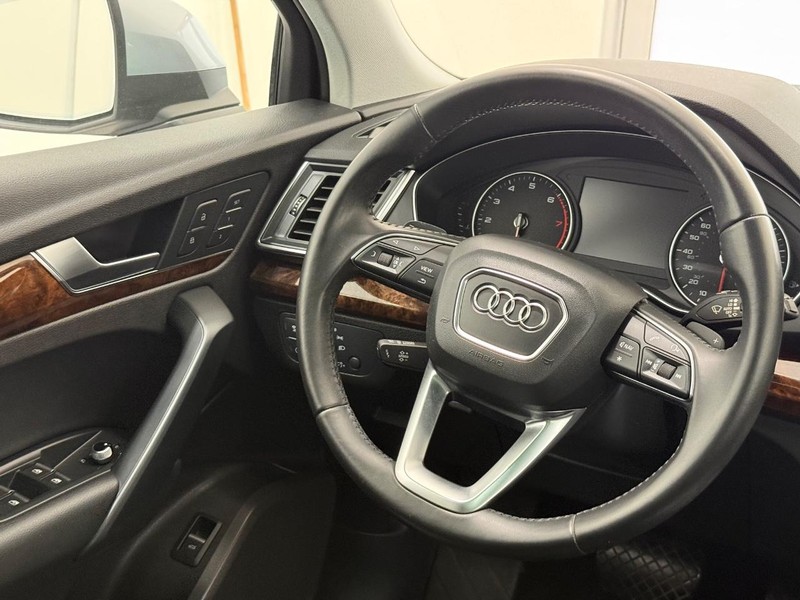 Audi Q5 Vehicle Image 12