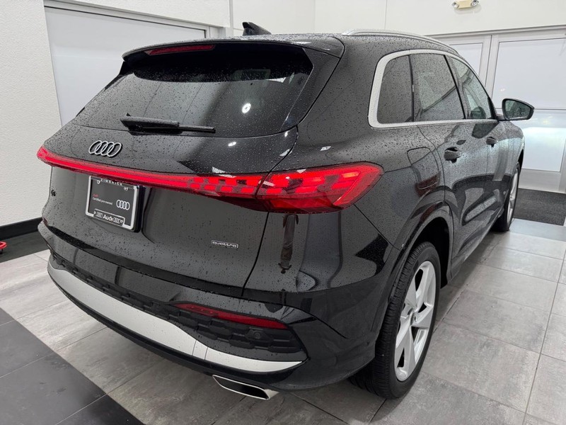Audi Q5 Vehicle Full-screen Gallery Image 02