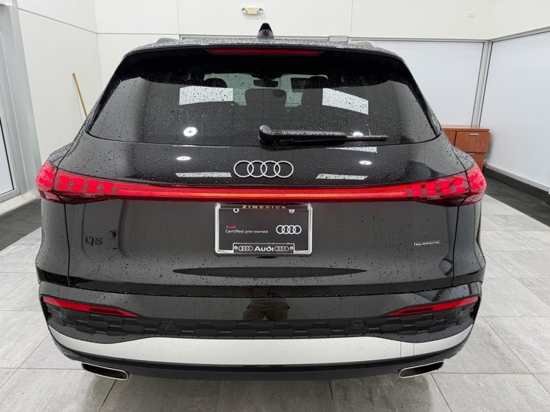 Audi Q5 Vehicle Full-screen Gallery Image 03
