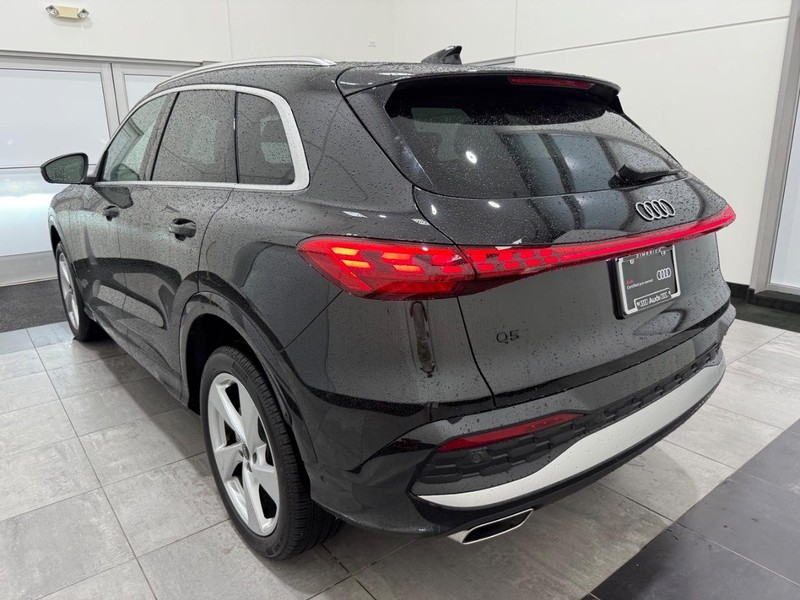 Audi Q5 Vehicle Full-screen Gallery Image 04