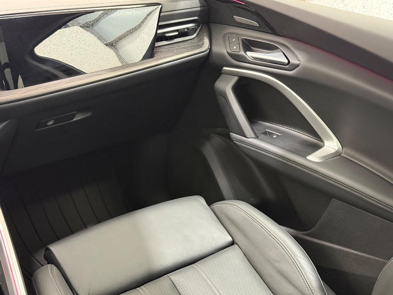 Audi Q5 Vehicle Full-screen Gallery Image 12
