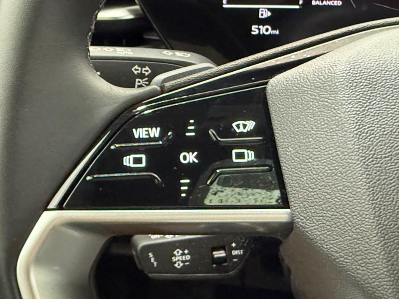 Audi Q5 Vehicle Full-screen Gallery Image 13
