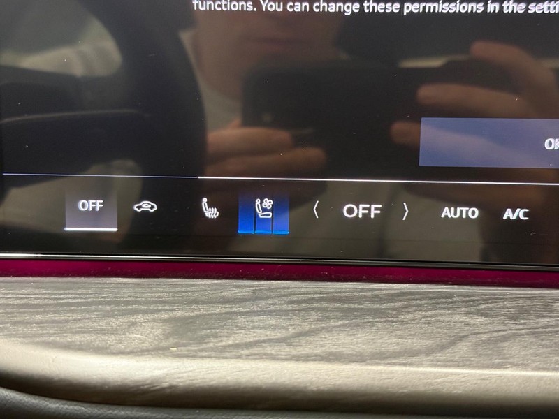 Audi Q5 Vehicle Full-screen Gallery Image 15