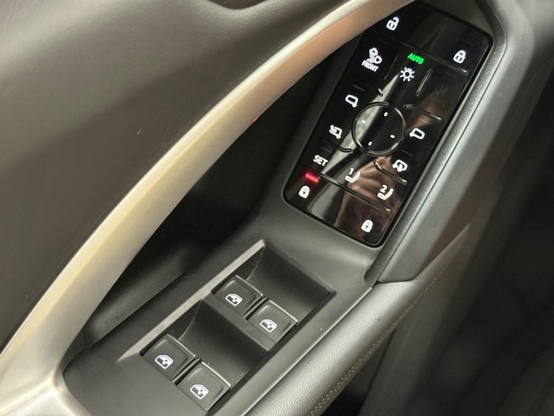Audi Q5 Vehicle Full-screen Gallery Image 17