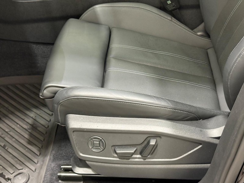 Audi Q5 Vehicle Full-screen Gallery Image 18