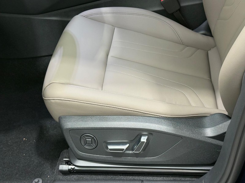 Audi Q3 Vehicle Image 14