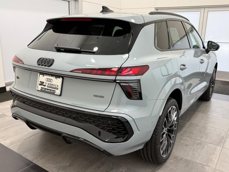 Audi Q3 Vehicle Image 2