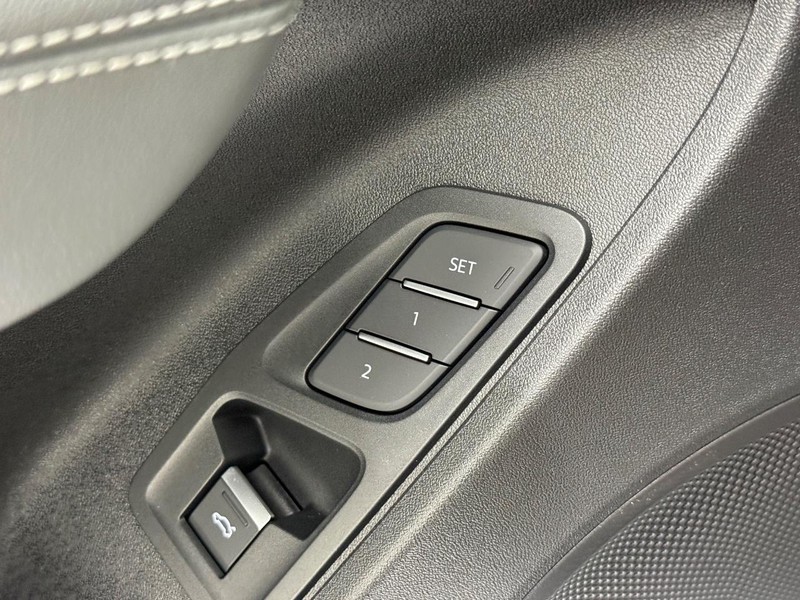 Audi Q3 Vehicle Image 9