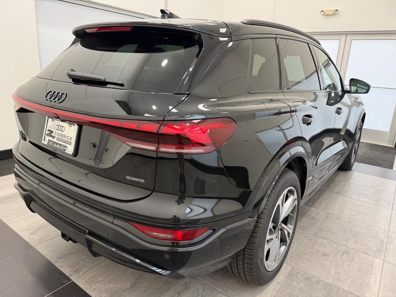 Audi Q6 e-tron Vehicle Image 2