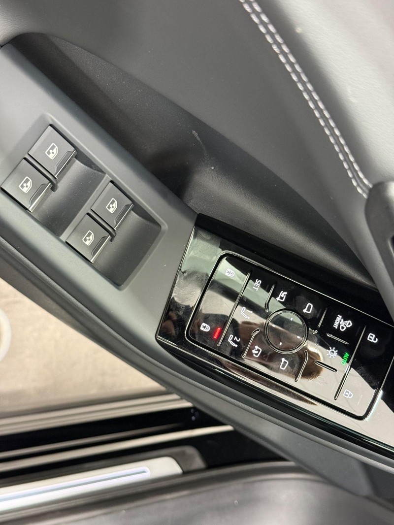 Audi Q6 e-tron Vehicle Image 13