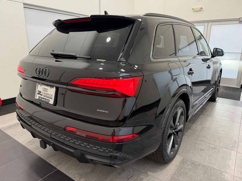 Audi Q7 Vehicle Image 2