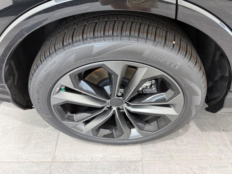 Audi Q7 Vehicle Image 3