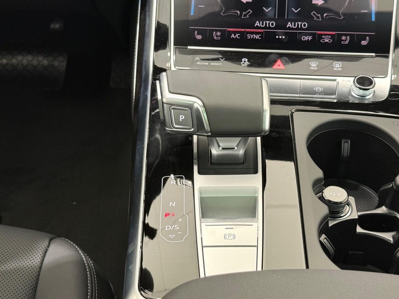 Audi Q7 Vehicle Image 8