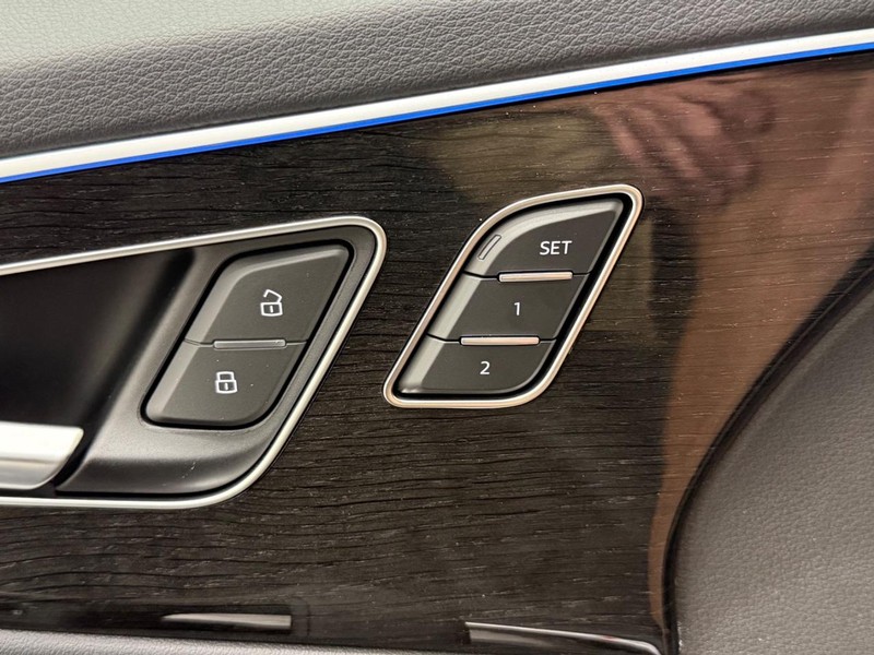 Audi Q7 Vehicle Image 11