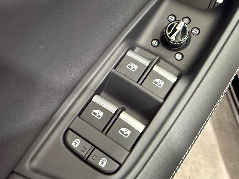 Audi Q7 Vehicle Image 16