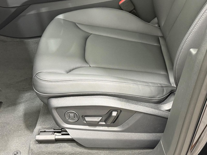 Audi Q7 Vehicle Image 17