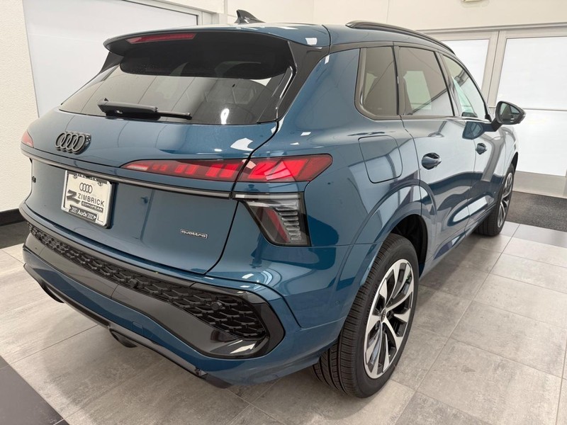 Audi Q3 Vehicle Image 2
