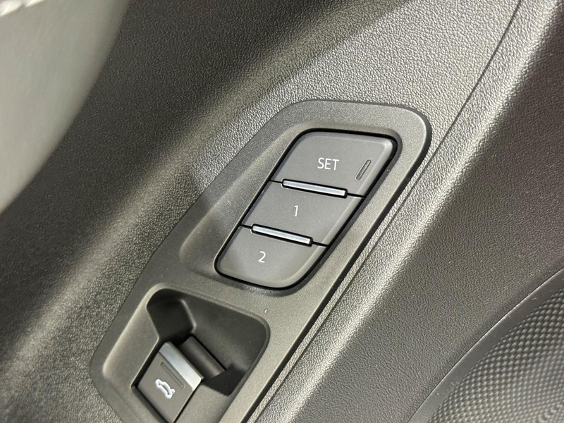 Audi Q3 Vehicle Image 9