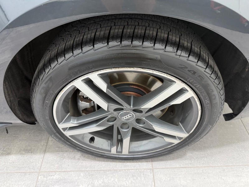 Audi A4 Vehicle Full-screen Gallery Image 05