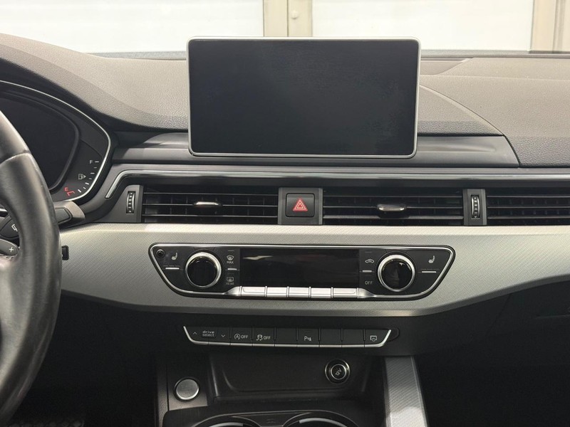 Audi A4 Vehicle Full-screen Gallery Image 10