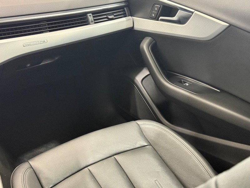 Audi A4 Vehicle Full-screen Gallery Image 12