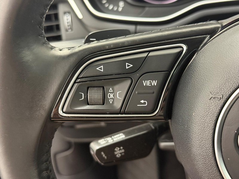 Audi A4 Vehicle Full-screen Gallery Image 14