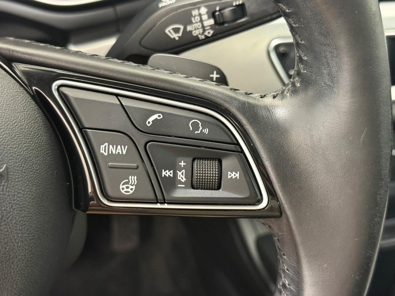 Audi A4 Vehicle Full-screen Gallery Image 15