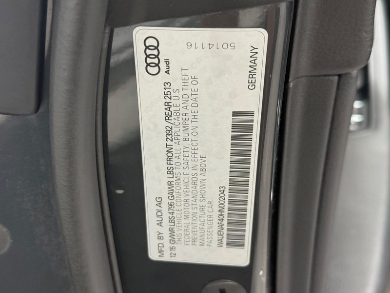 Audi A4 Vehicle Full-screen Gallery Image 21