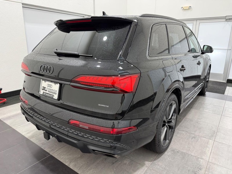 Audi Q7 Vehicle Image 2
