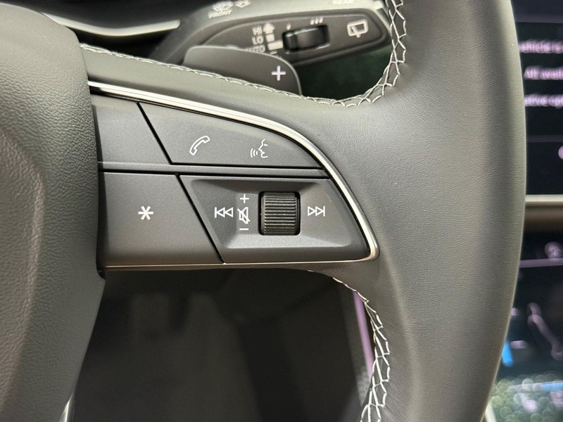 Audi Q7 Vehicle Image 12