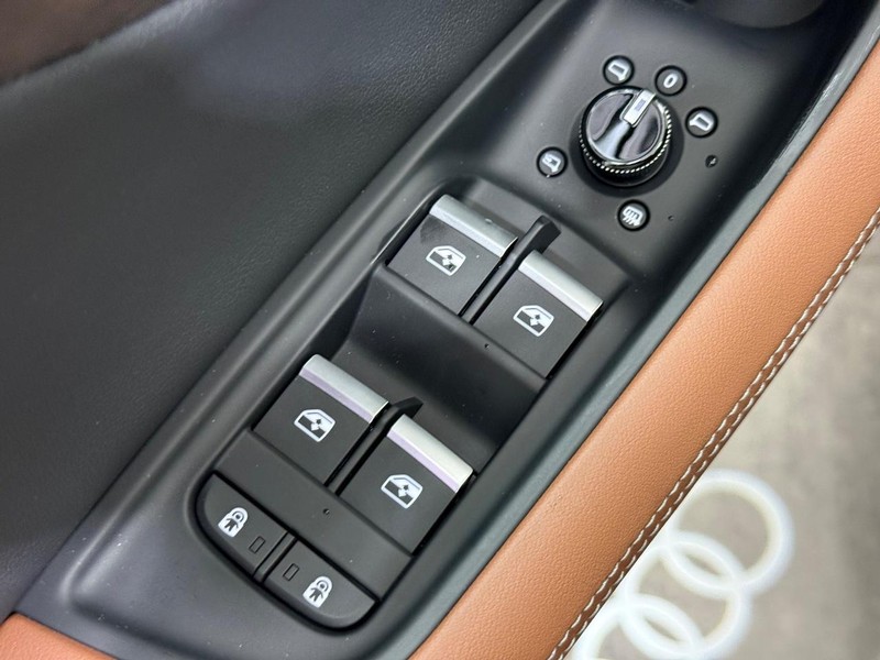 Audi Q7 Vehicle Image 15