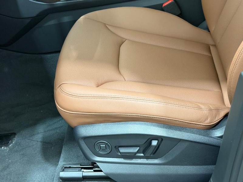 Audi Q7 Vehicle Image 16