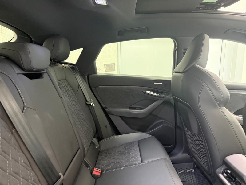 Audi SQ6 e-tron Sportback Vehicle Image 4