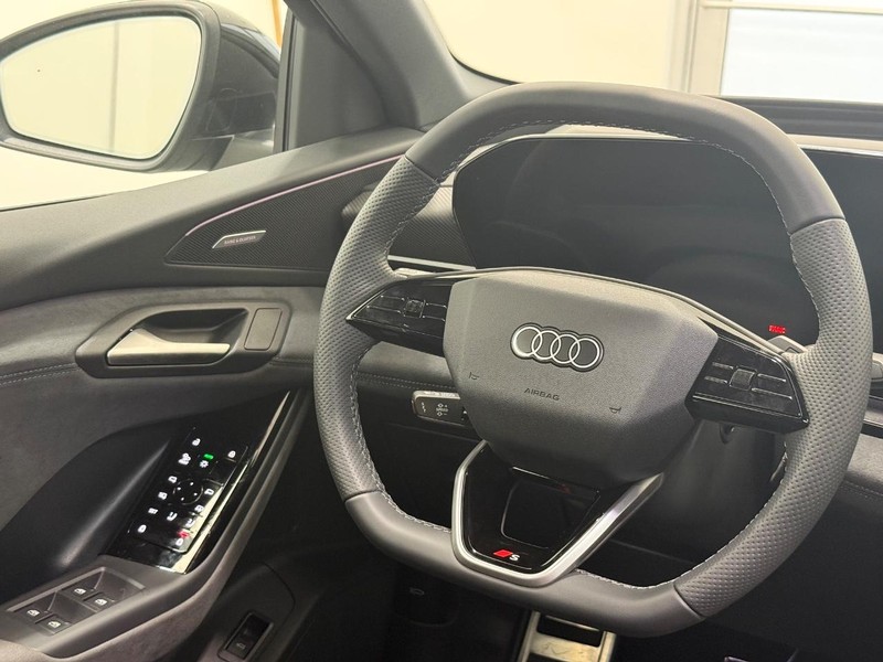 Audi SQ6 e-tron Sportback Vehicle Image 9