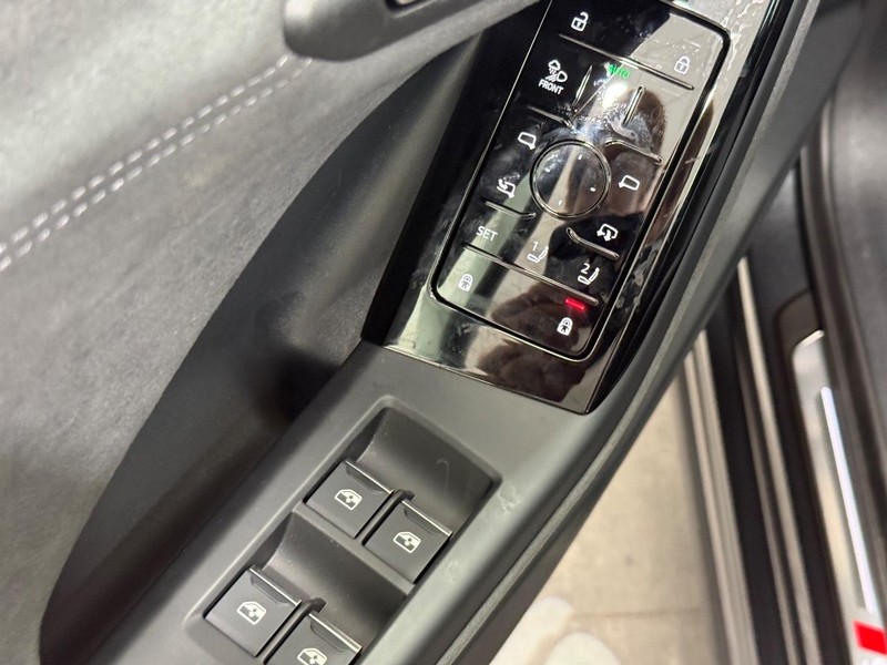 Audi SQ6 e-tron Sportback Vehicle Image 15