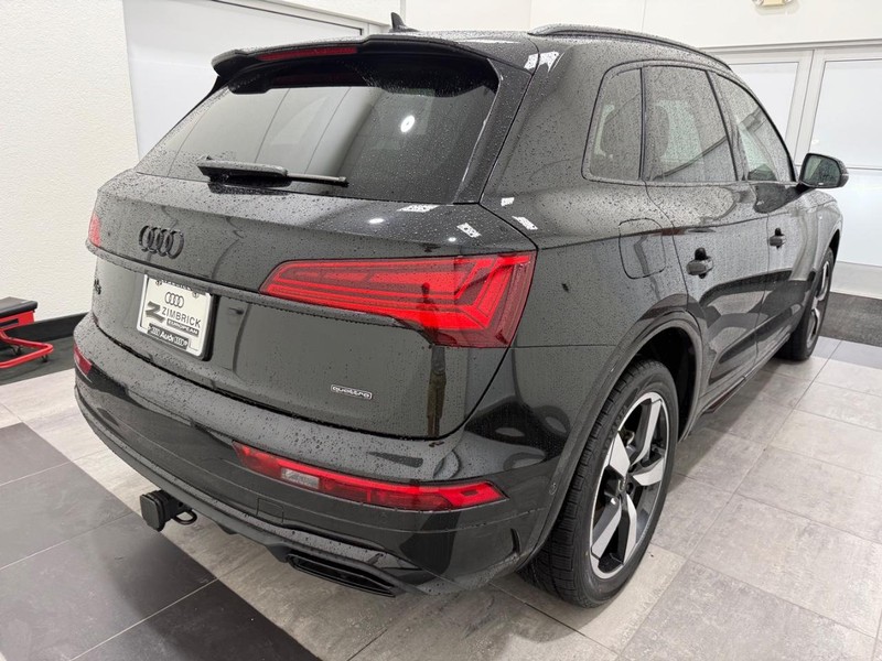 Audi Q5 Vehicle Full-screen Gallery Image 02