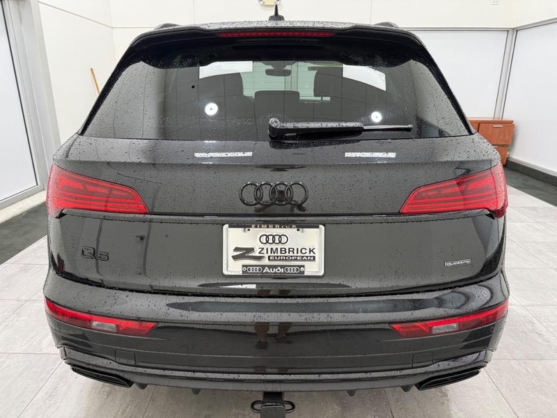 Audi Q5 Vehicle Full-screen Gallery Image 03