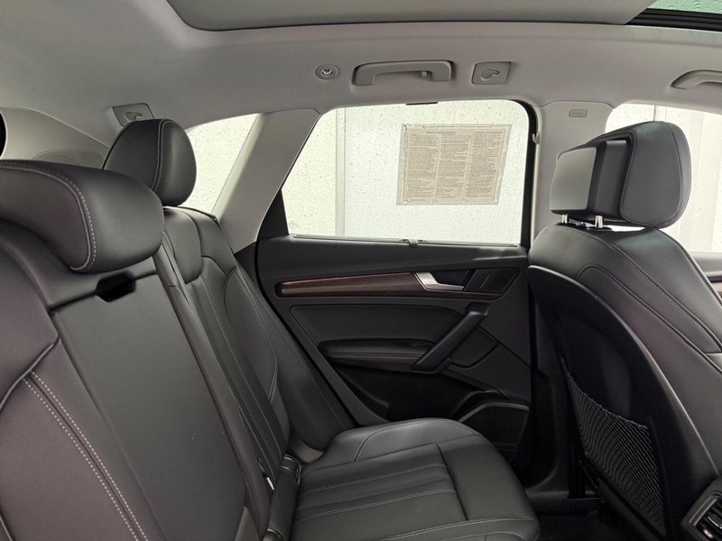 Audi Q5 Vehicle Full-screen Gallery Image 08
