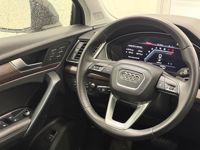 Audi Q5 Vehicle Full-screen Gallery Image 12