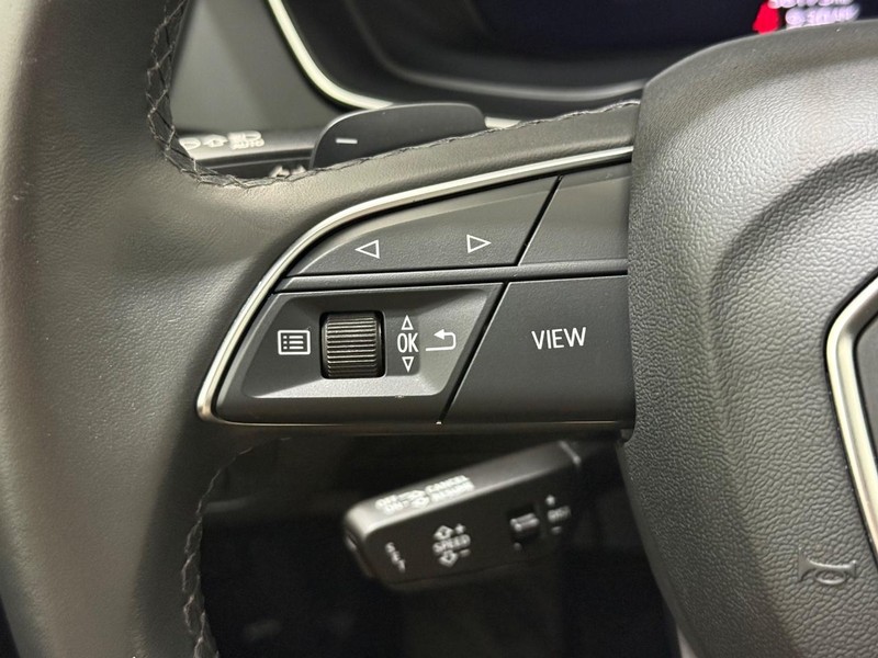 Audi Q5 Vehicle Full-screen Gallery Image 14